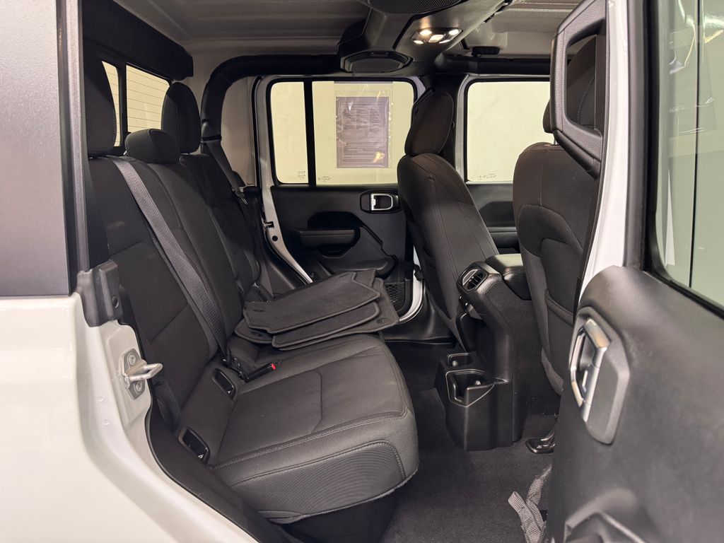 2022 Jeep Gladiator Sport
