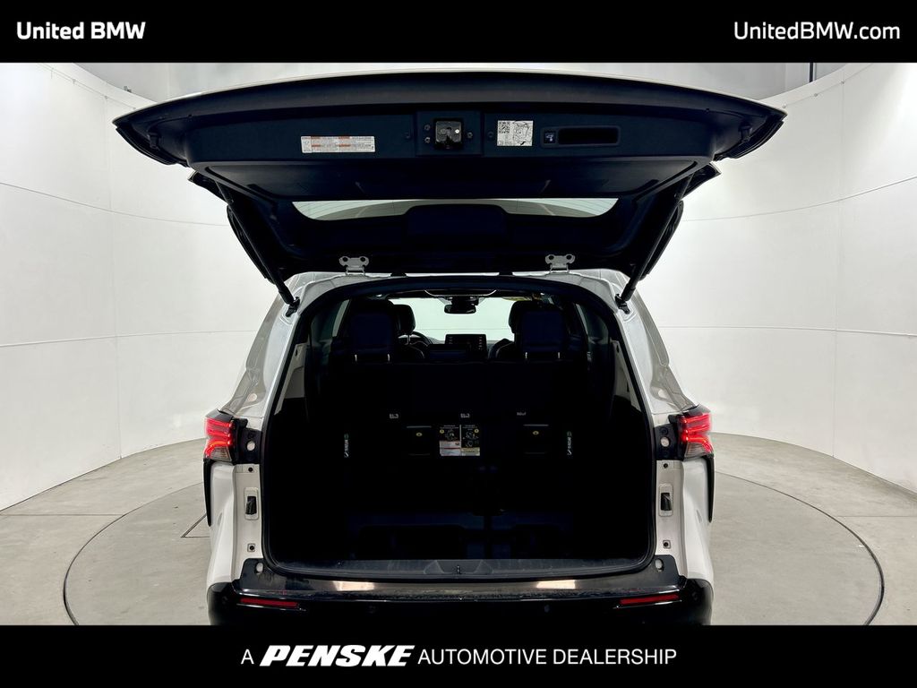 2023 Toyota Sienna Platinum 23