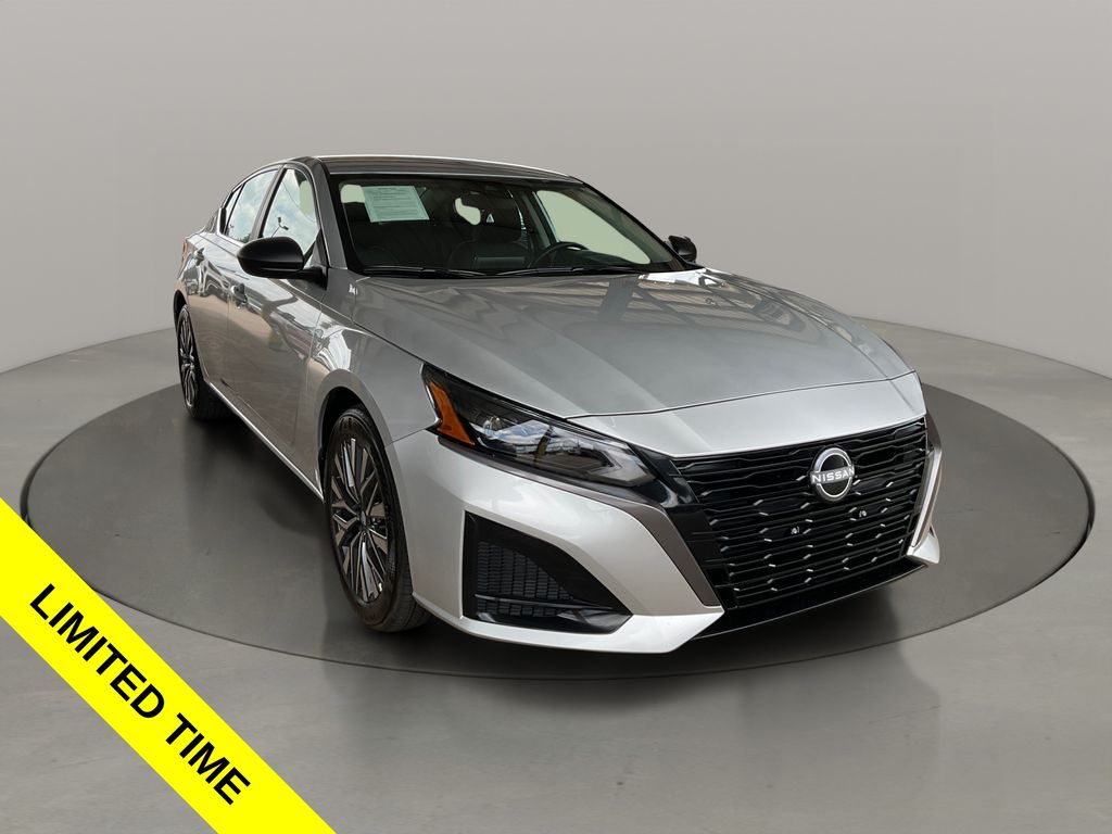Brilliant Silver Metallic 2026 Nissan Altima Sedan Front-Wheel Drive Continuously Variable Transmission