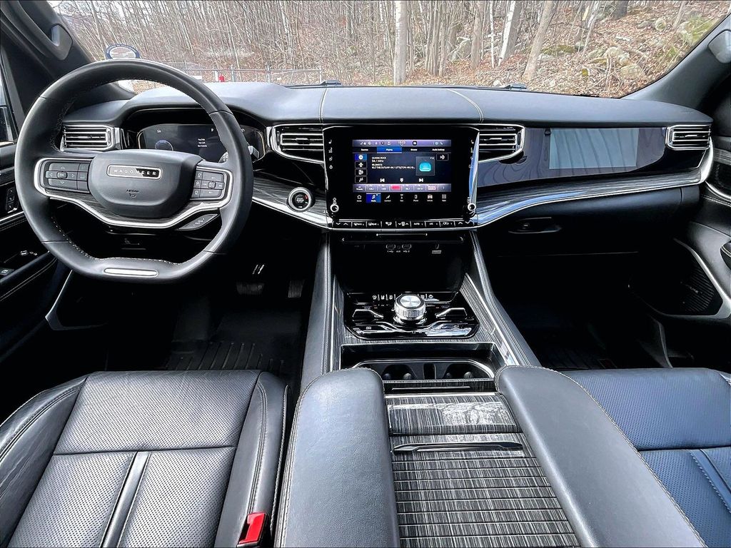 2022 Jeep Wagoneer — photo 22