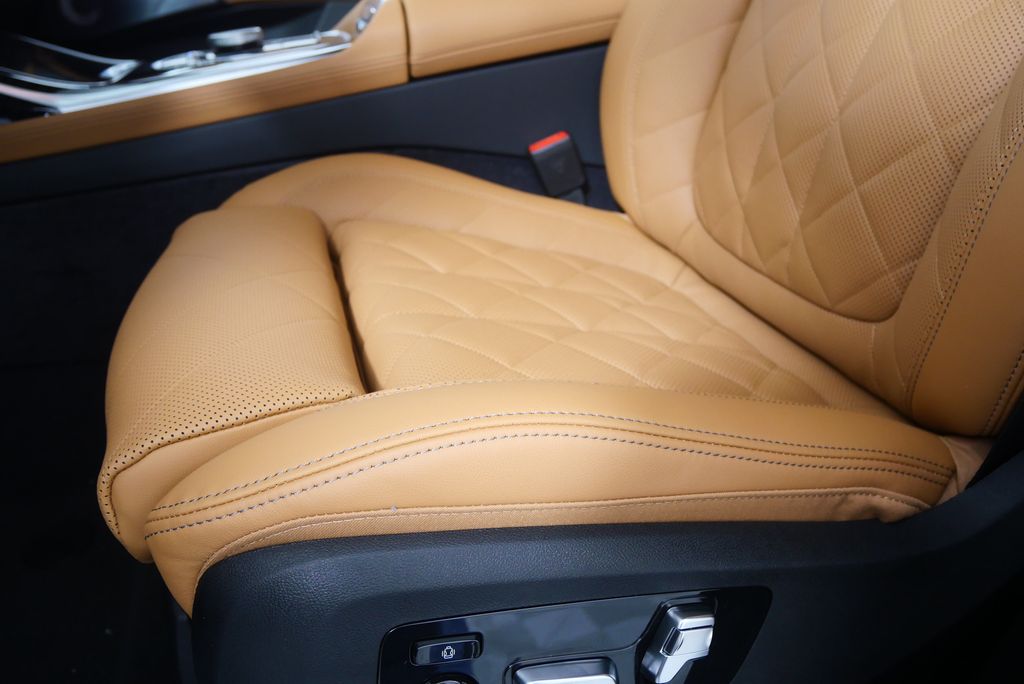Thumbnail: 2026 BMW X7 - 11