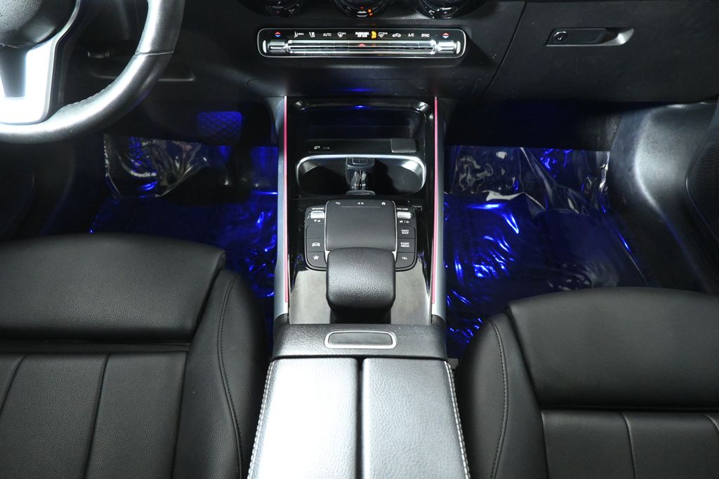 Thumbnail: 2022 Mercedes-Benz GLB - 24