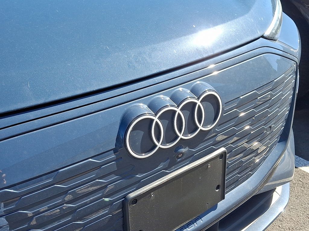 Thumbnail: 2025 Audi Q6 e-tron - 4