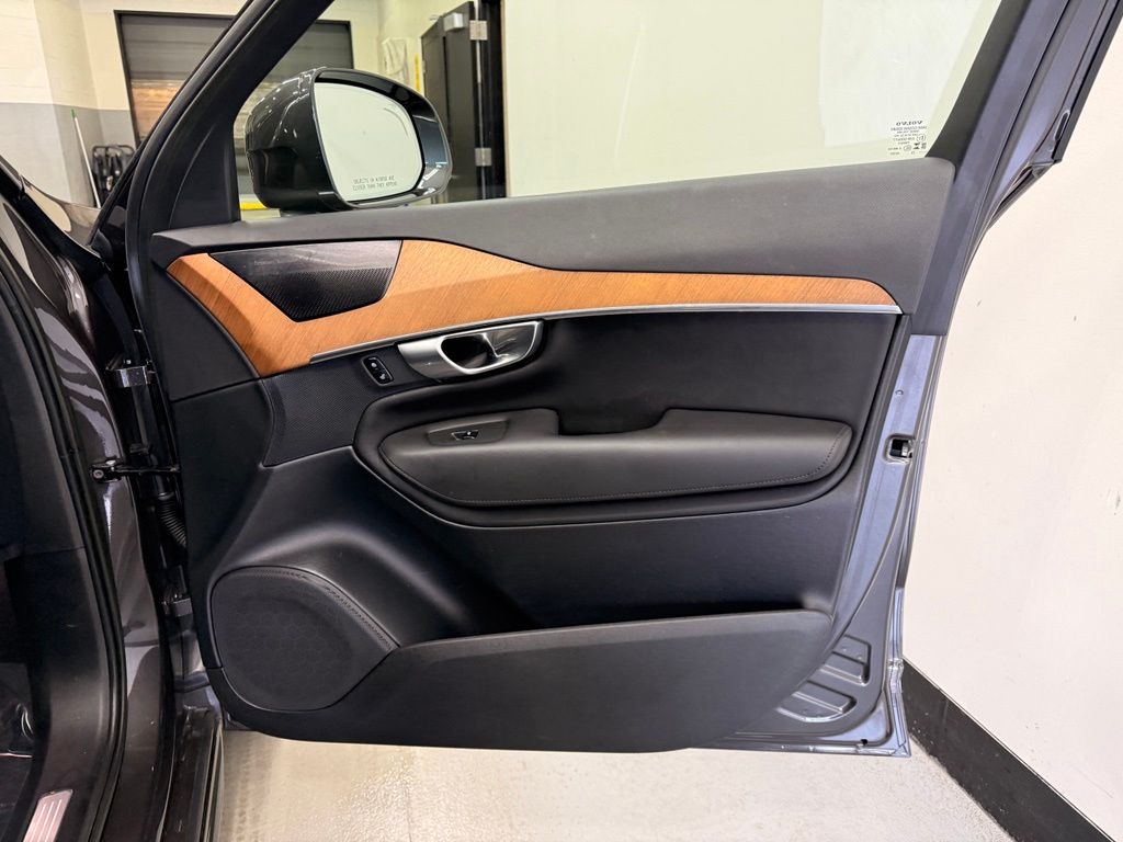 Thumbnail: 2023 Volvo XC90 - 28
