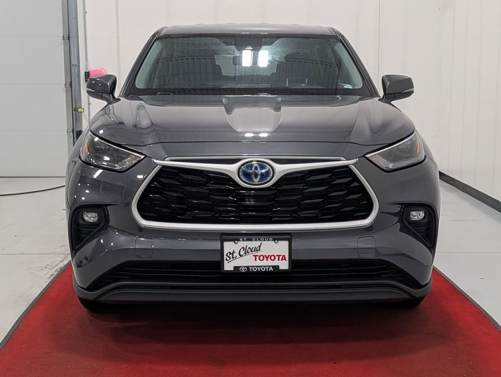 Used 2022 Toyota Highlander LE with VIN 5TDZARAHXNS517372 for sale in Waite Park, Minnesota
