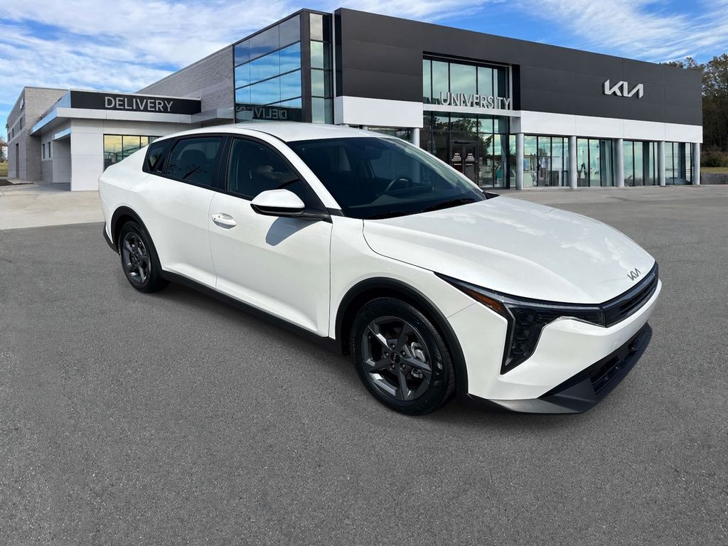 2025 Kia K4 LXS
