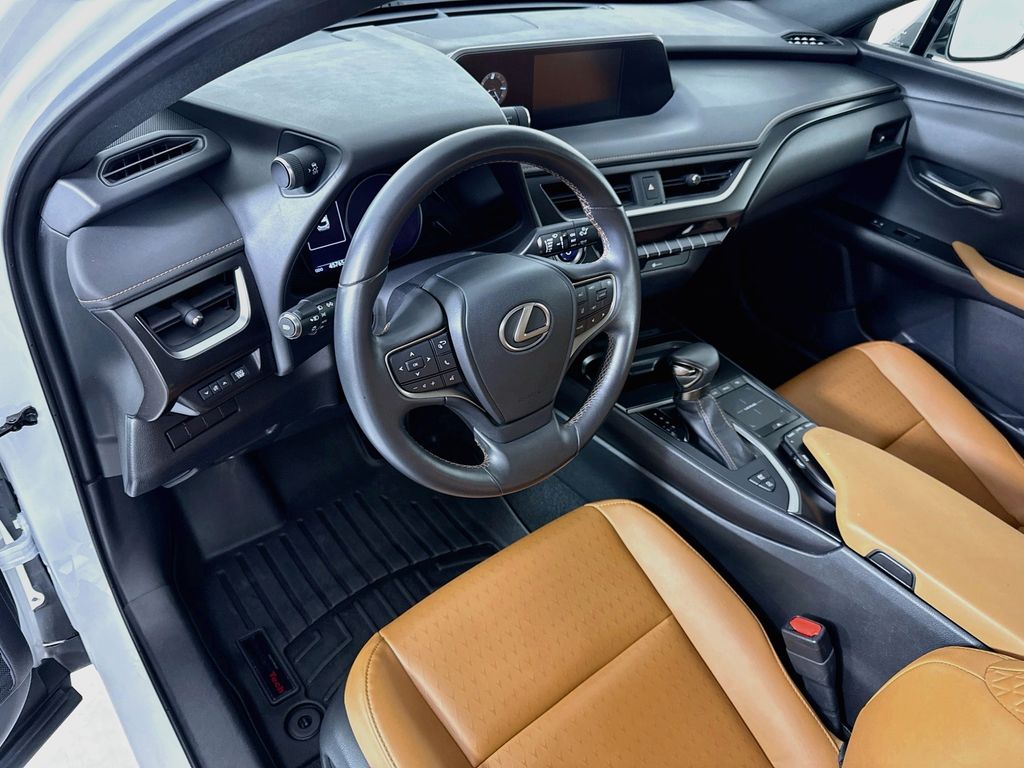 Thumbnail: 2022 Lexus UX - 9