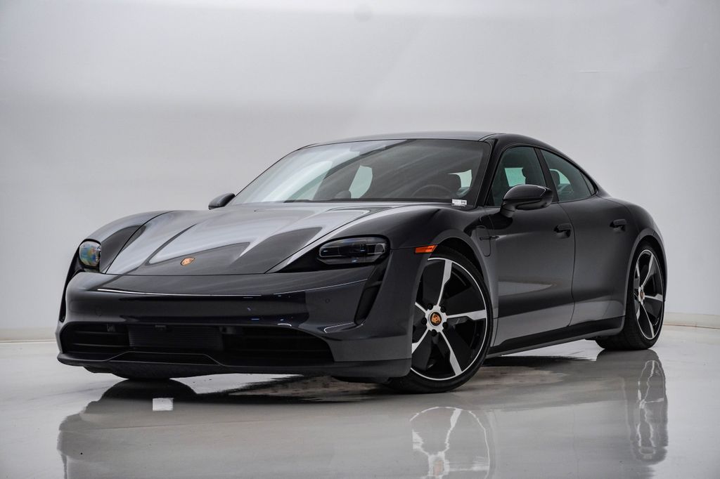 2020 Porsche Taycan Gris (Volcano Grey Metallic) Sedán Tracción en las cuatro ruedas 2 velocidades Automática