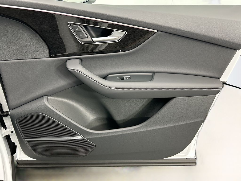 Thumbnail: 2026 Audi Q7 - 25