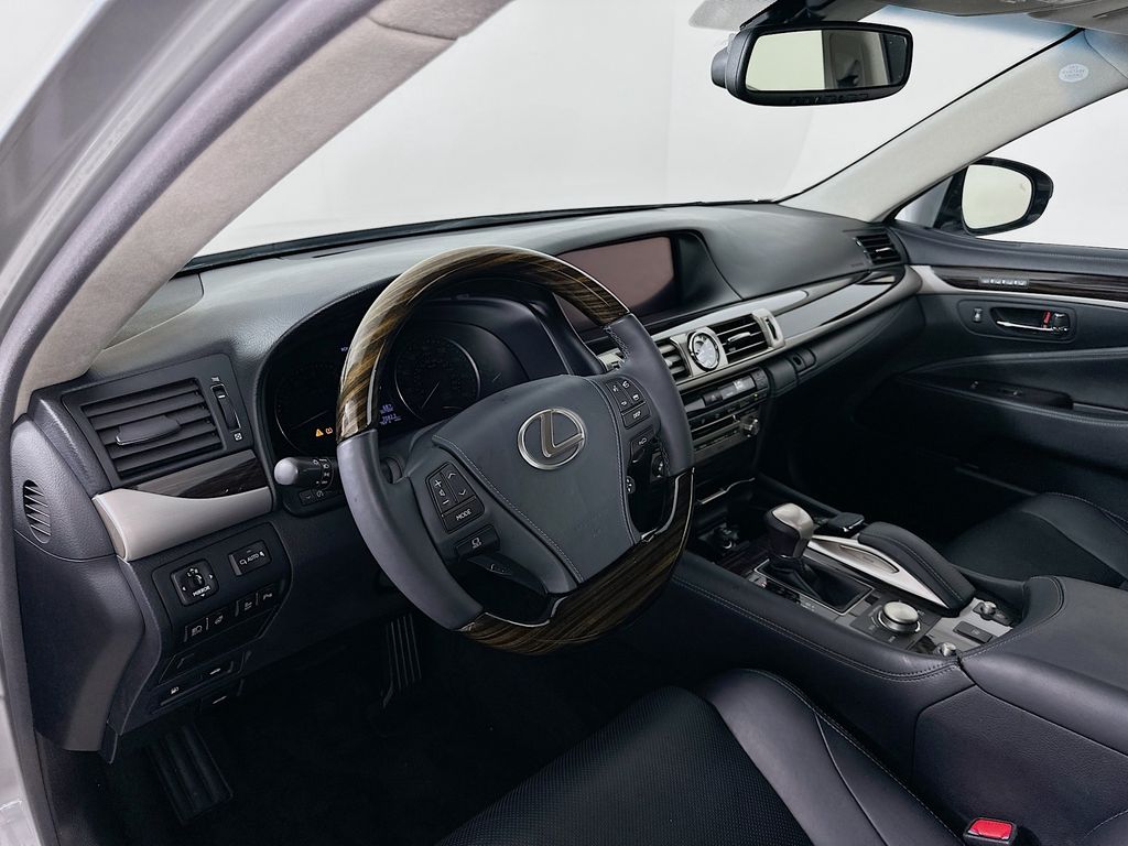 Thumbnail: 2016 Lexus LS - 9