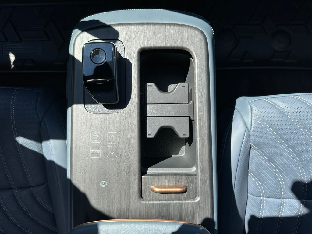 2025 Nissan Ariya PLATINUM+ e-4ORCE