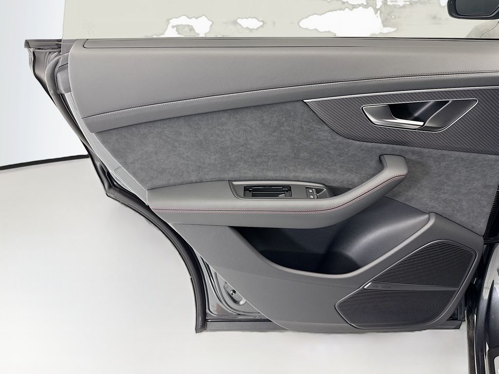 Thumbnail: 2026 Audi SQ8 - 25