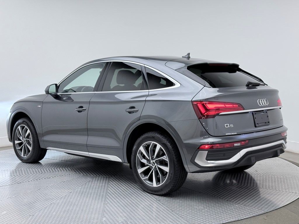 Thumbnail: 2022 Audi Q5 - 10