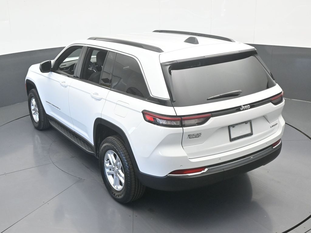 Used 2025 Bright White Clearcoat Jeep Laredo image 21