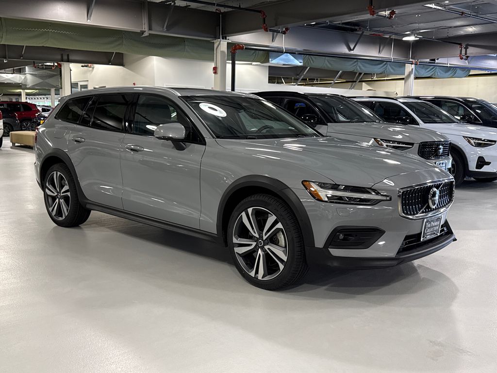 Vapour Gray Metallic 2024 Volvo V60 Wagon All-Wheel Drive Automatic