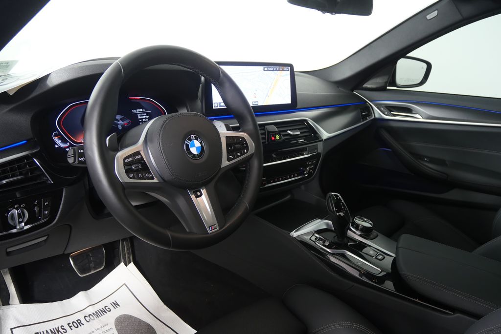 Thumbnail: 2023 BMW 5 Series - 10