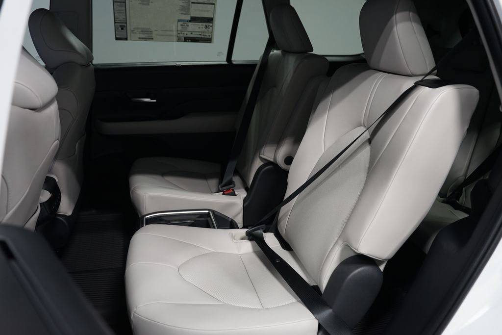 Thumbnail: 2026 Toyota Grand Highlander - 28