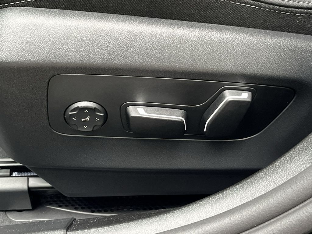 Thumbnail: 2026 BMW 5 Series - 12