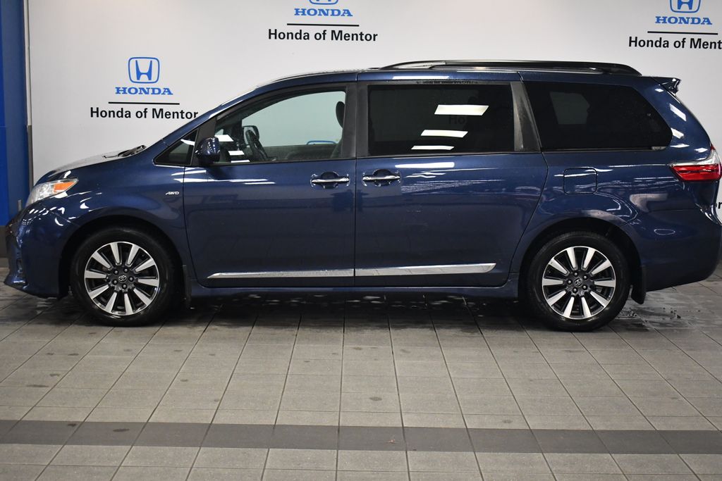 Thumbnail: 2020 Toyota Sienna - 4