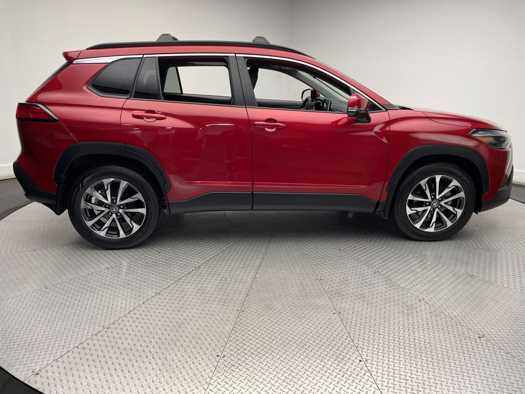 2023 Toyota Corolla Cross XLE 4