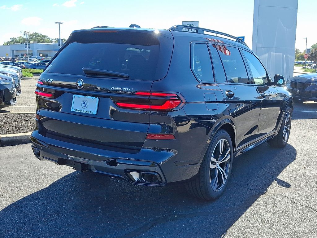 Thumbnail: 2026 BMW X7 - 4