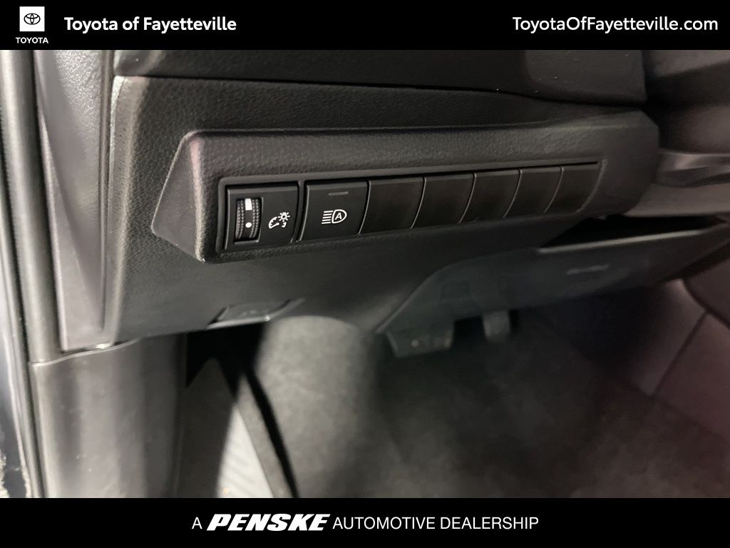 Thumbnail: 2025 Toyota Corolla - 25