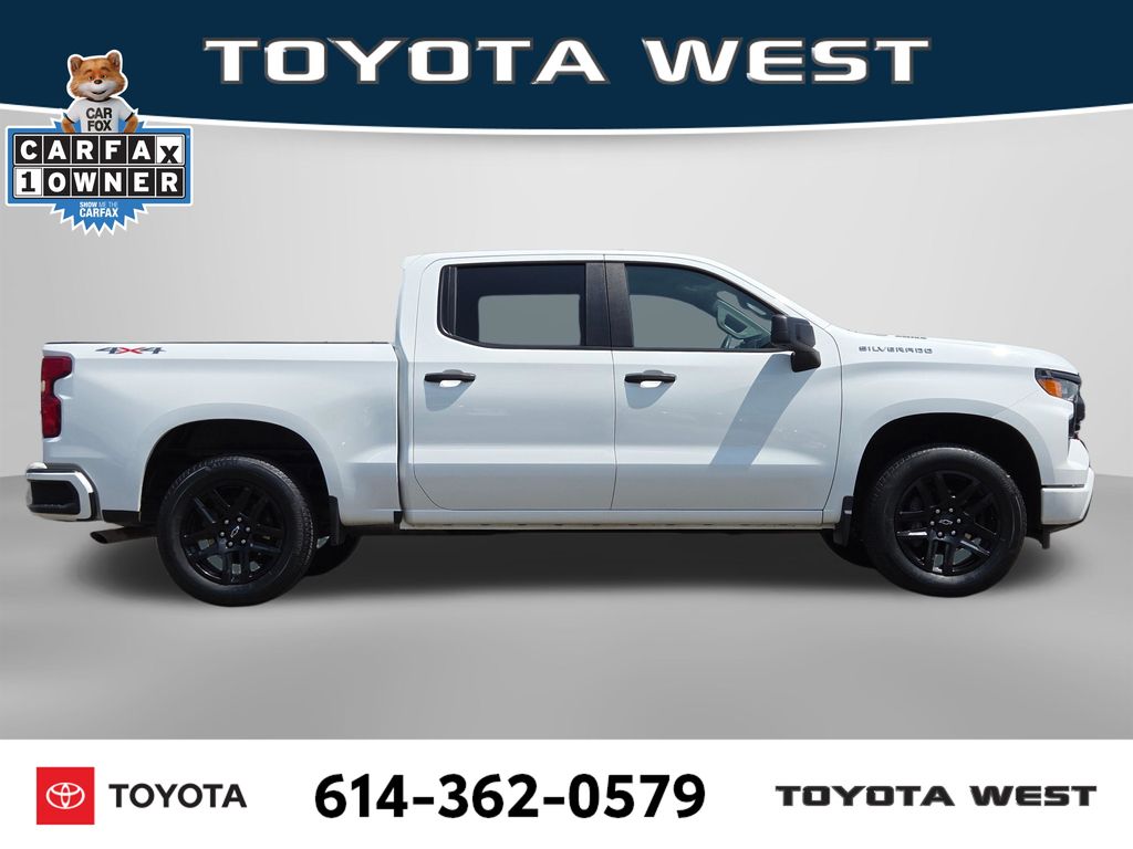 Used 2025 White Chevrolet Custom image 4