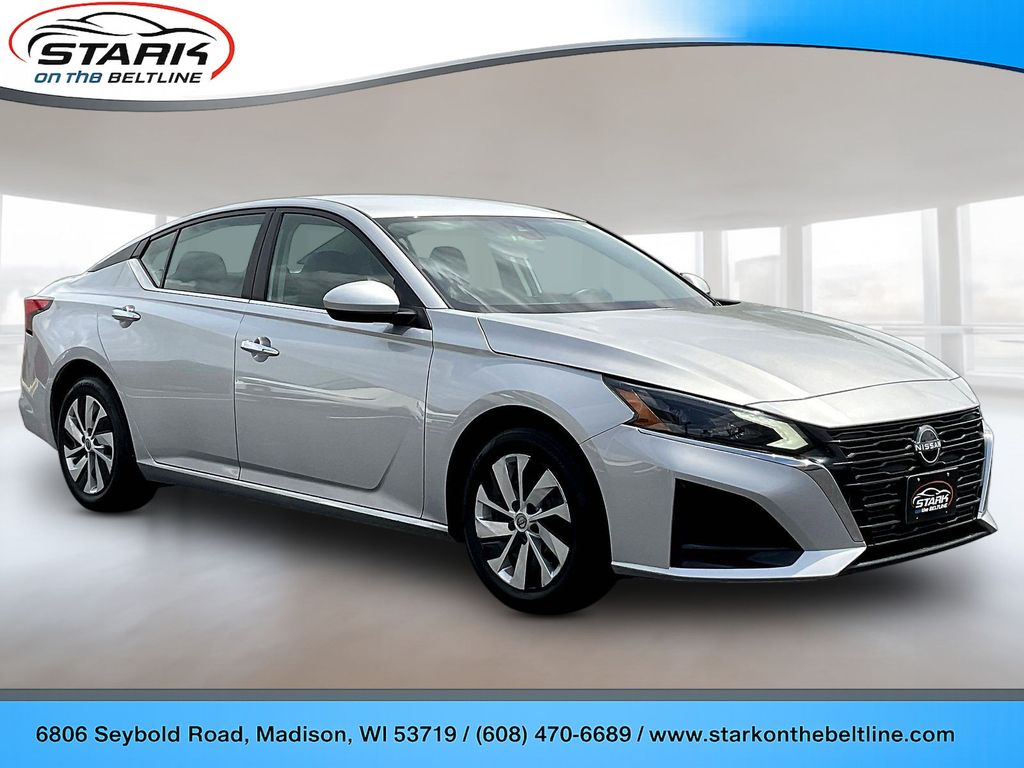Brilliant Silver Metallic 2023 Nissan Altima 2.5 S FWD Sedan Front-Wheel Drive Continuously Variable Transmission