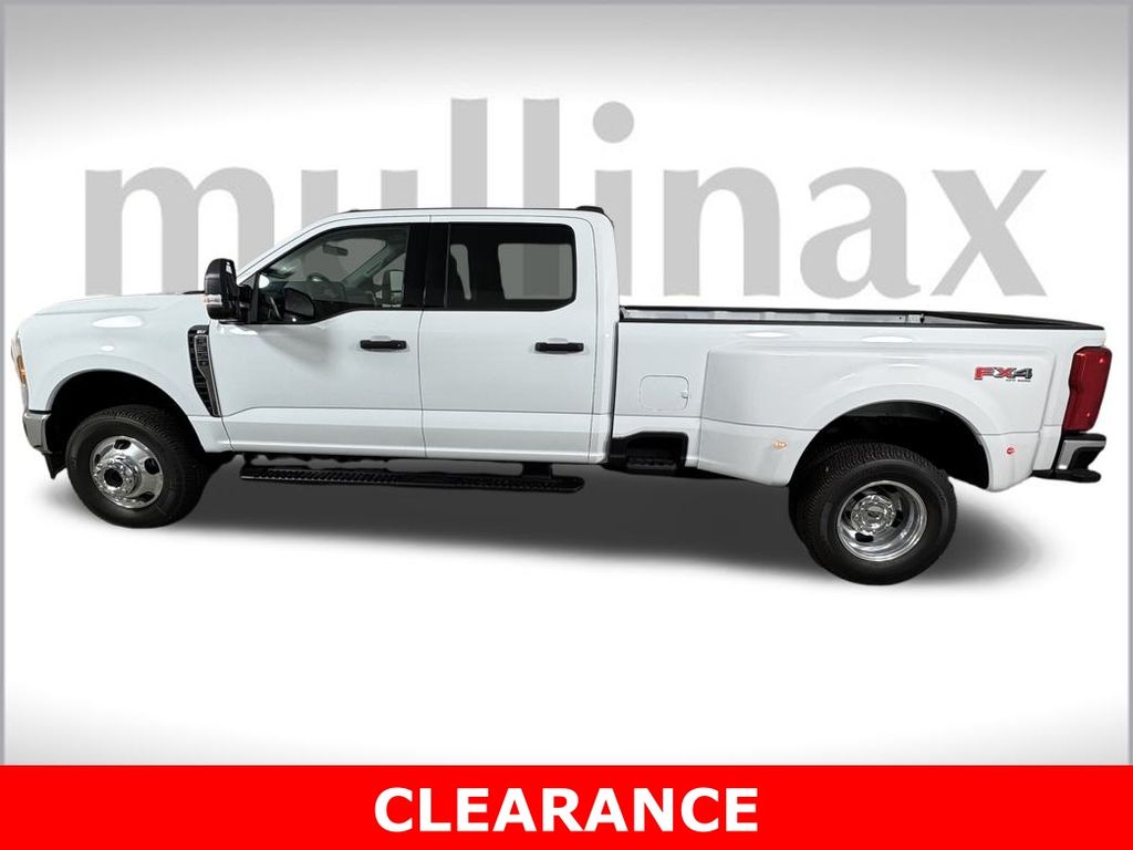 2026 Ford F-350 photo 2