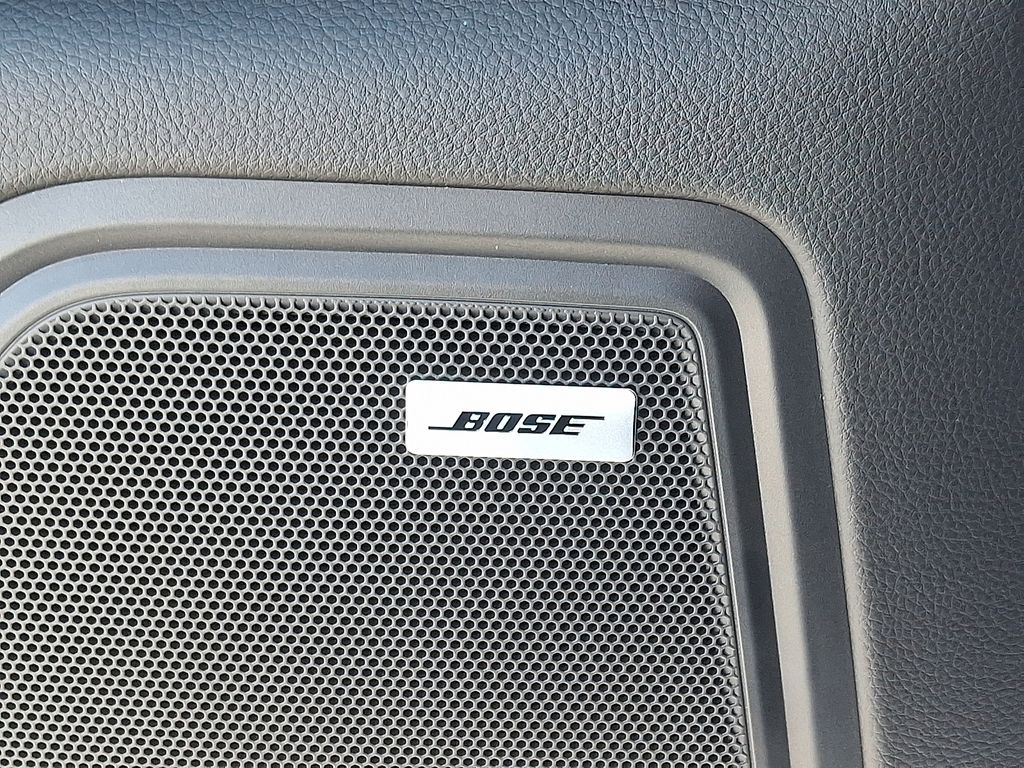 Thumbnail: 2026 Porsche Macan - 25