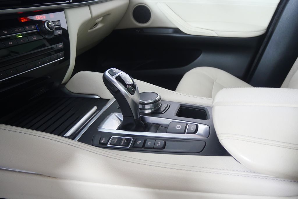 Thumbnail: 2019 BMW X6 - 19