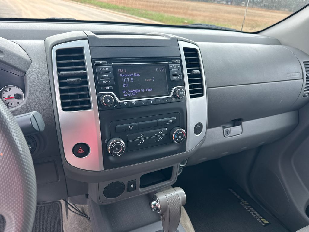 Used 2015 White Nissan Desert Runner image 28