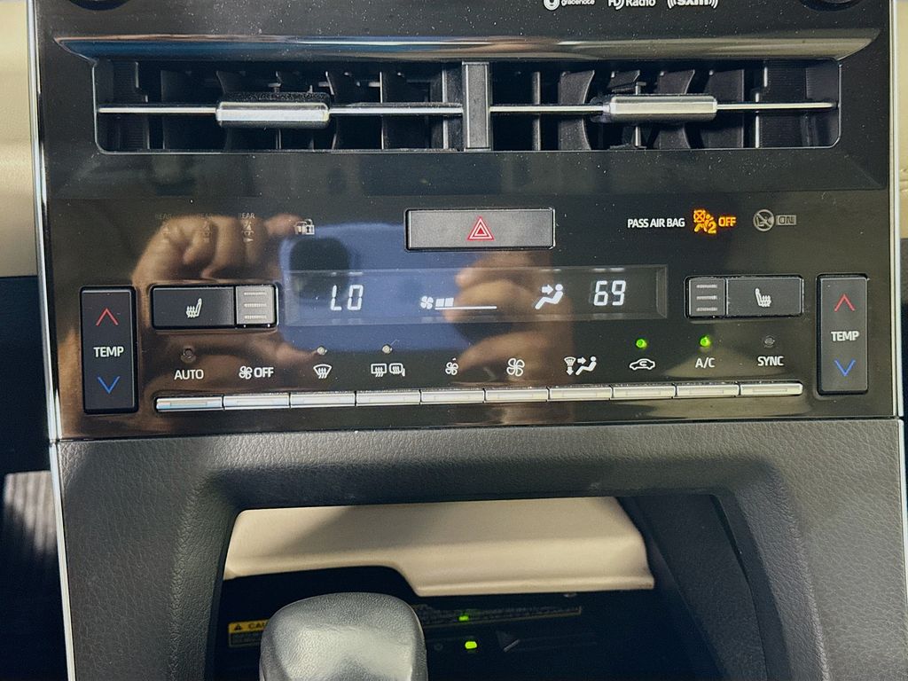 Thumbnail: 2021 Toyota Avalon - 16