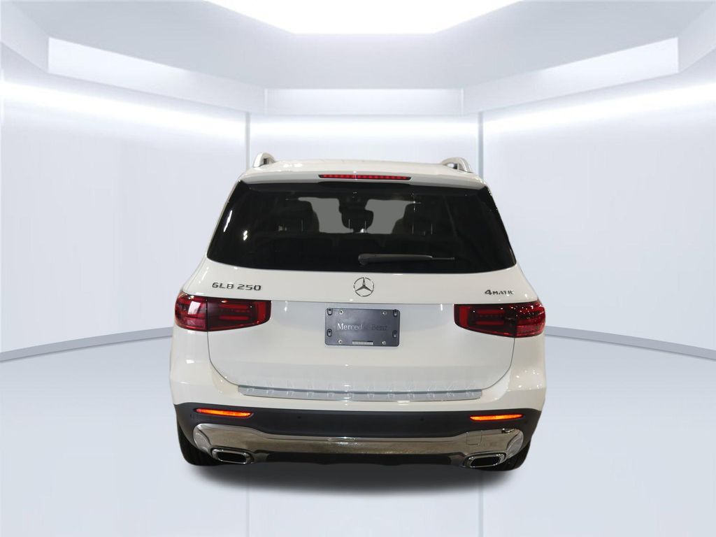 Thumbnail: 2026 Mercedes-Benz GLB - 4