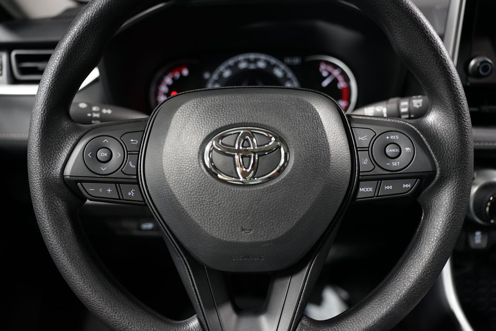 2025 Toyota RAV4 XLE 12