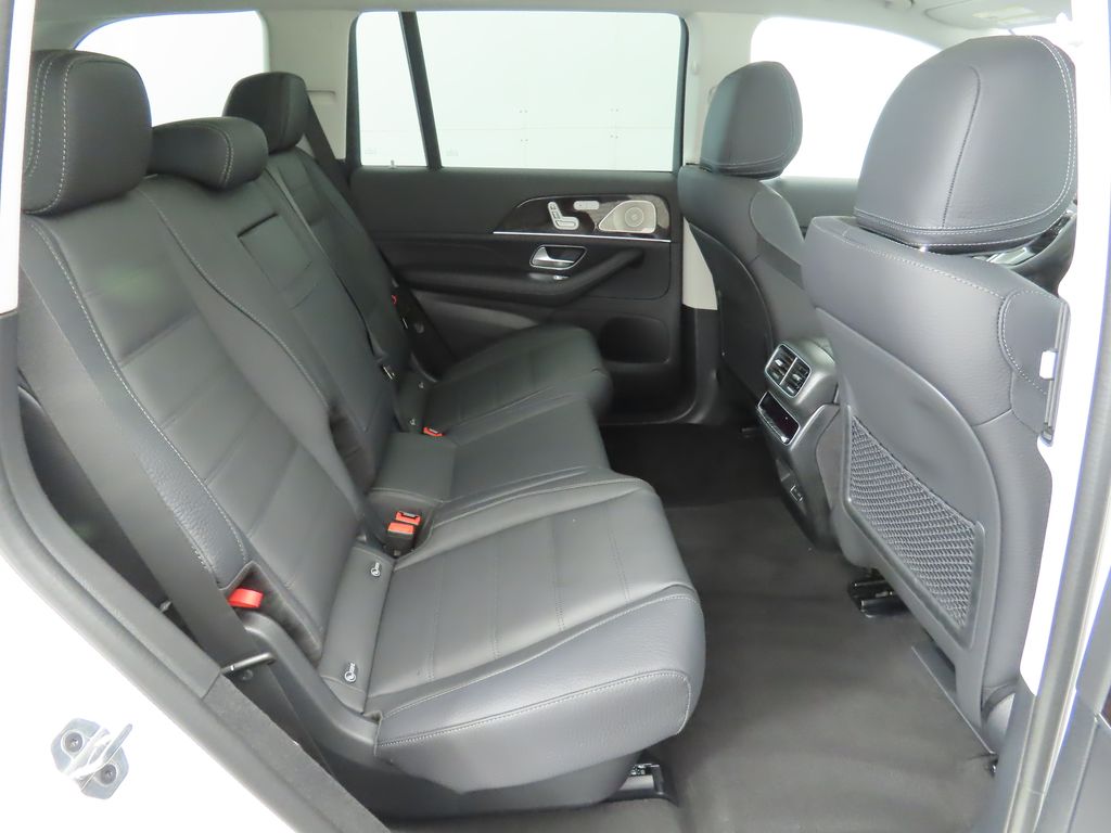 2025 Mercedes-Benz GLS 450 4MATIC 22
