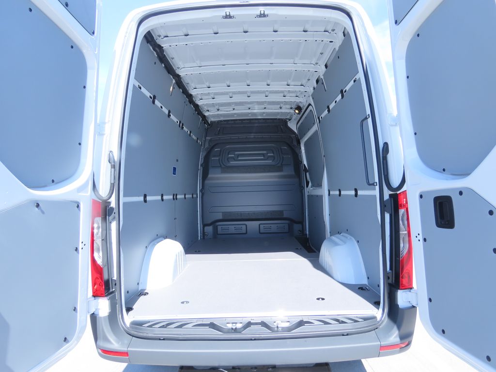 Thumbnail: 2025 Mercedes-Benz Sprinter - 26