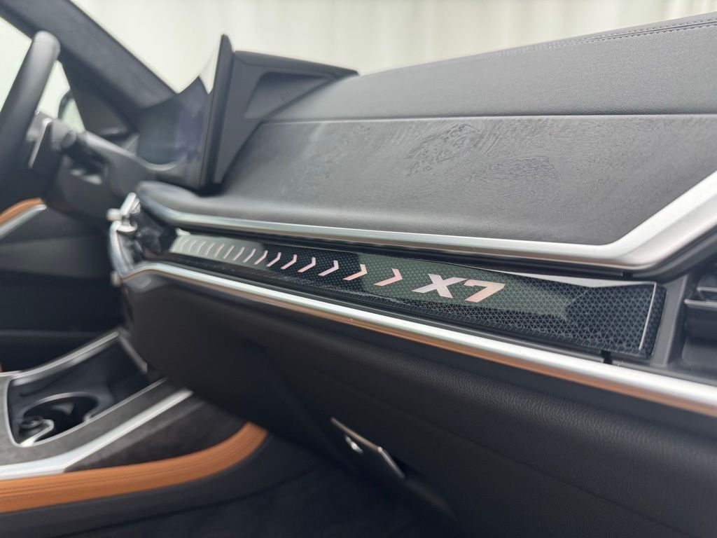 2023 BMW X7 xDrive40i 21