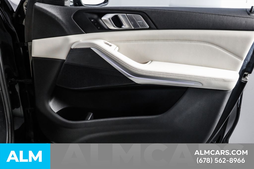 Used 2022 Black BMW xDrive40i image 46