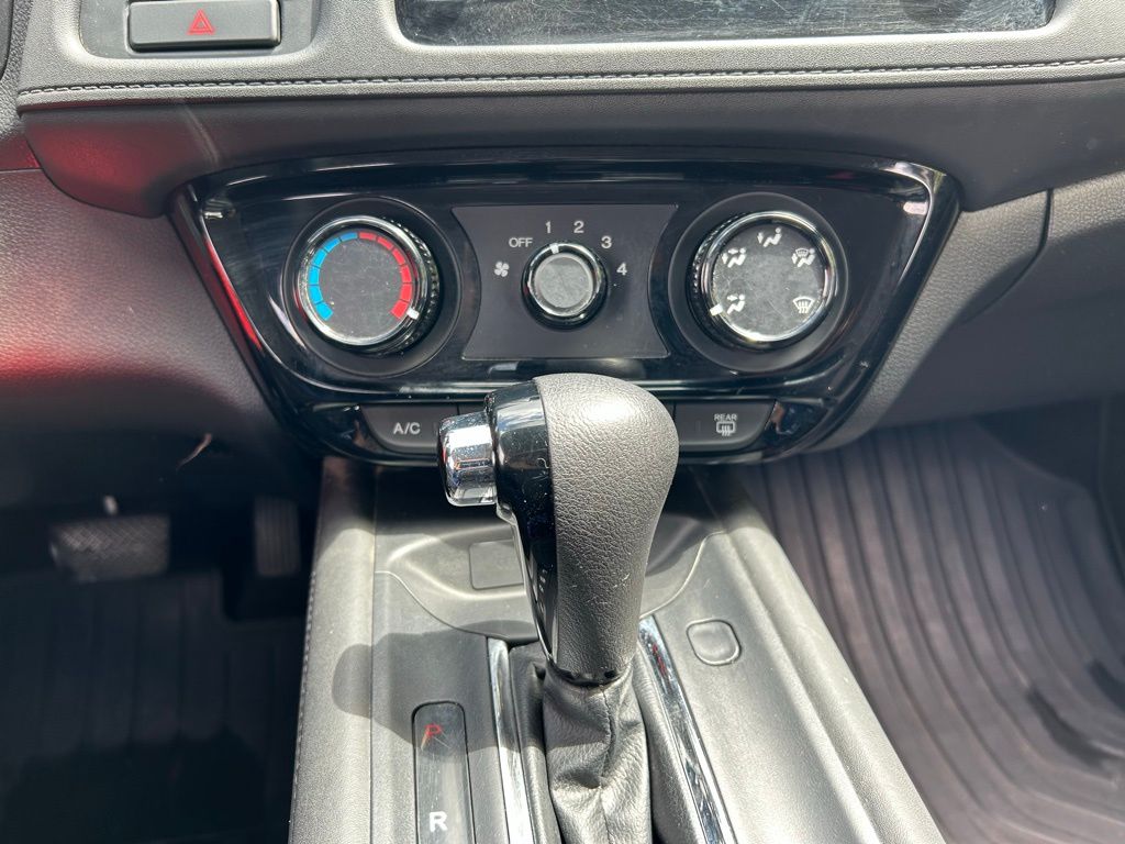 2018 Honda HR-V LX 28