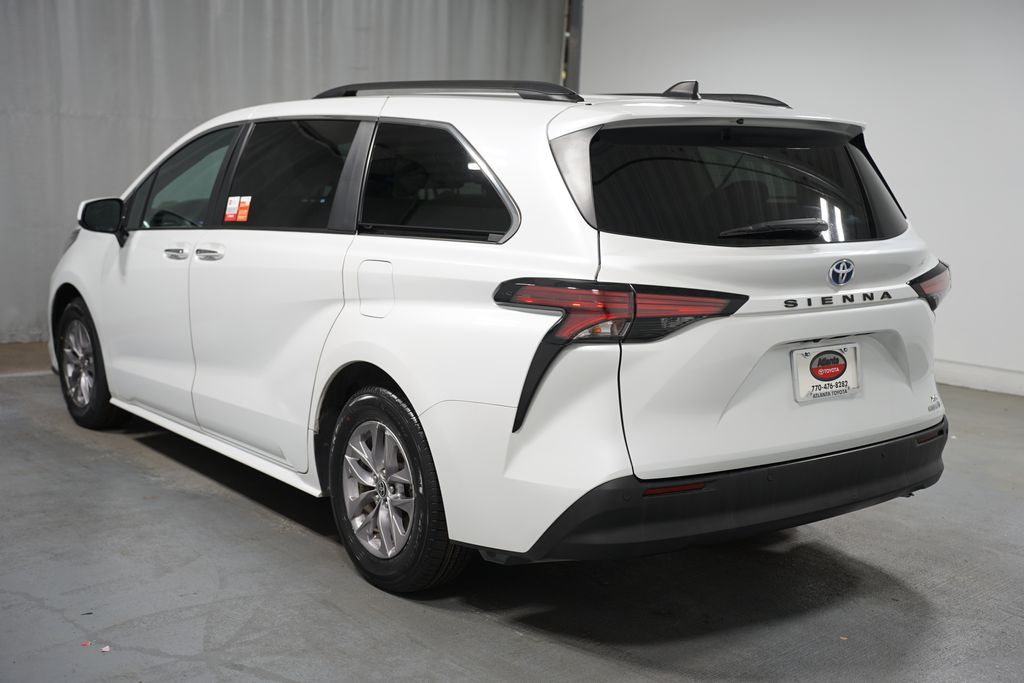 2022 Toyota Sienna XLE 6