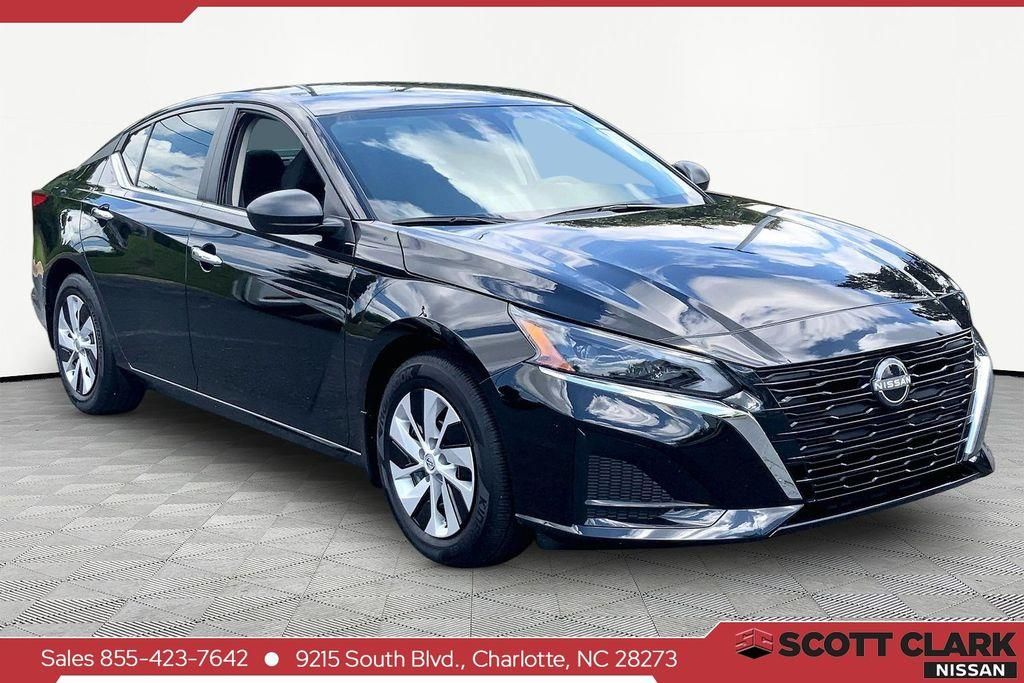 Black 2025 Nissan Altima Sedan Front-Wheel Drive Continuously Variable Transmission