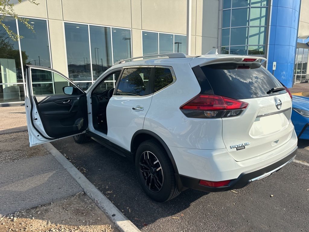 Thumbnail: 2017 Nissan Rogue - 4