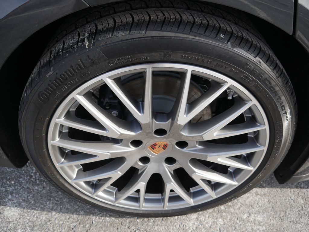 Thumbnail: 2026 Porsche Panamera - 15