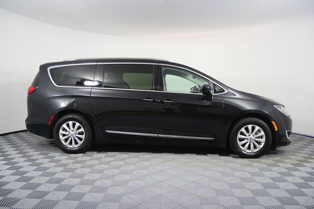 Thumbnail: 2019 Chrysler Pacifica - 2
