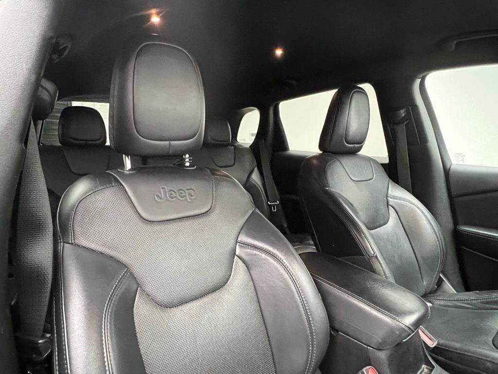 Thumbnail: 2019 Jeep Cherokee - 7