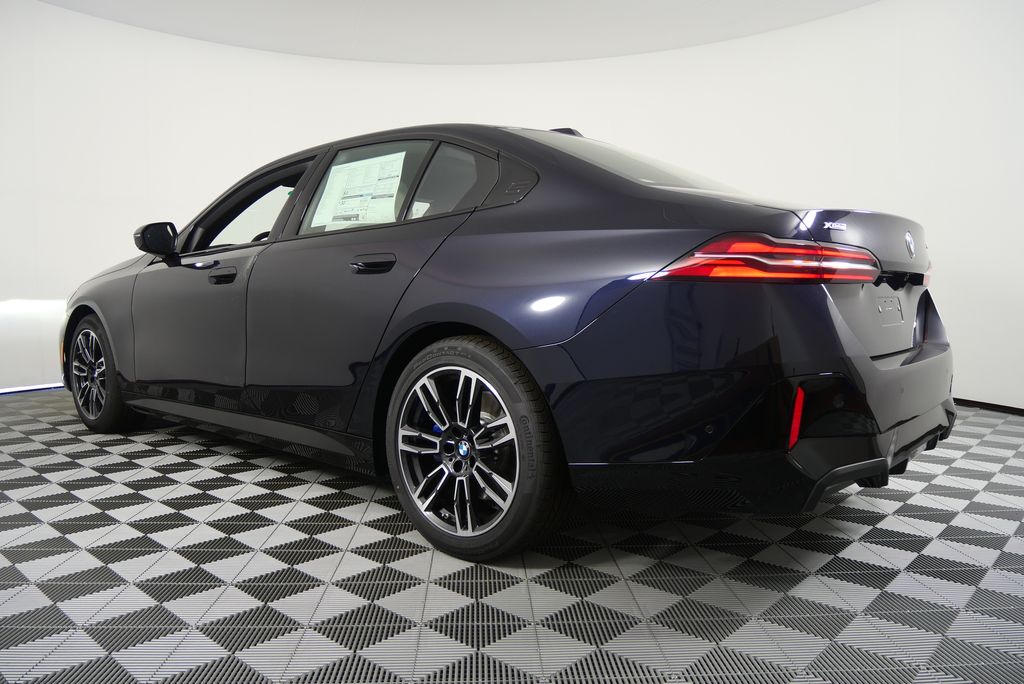 Thumbnail: 2026 BMW 5 Series - 5