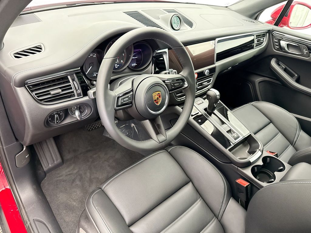 Thumbnail: 2026 Porsche Macan - 4