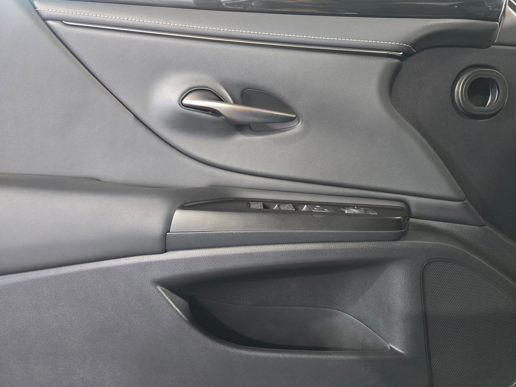 Thumbnail: 2021 Lexus ES - 12