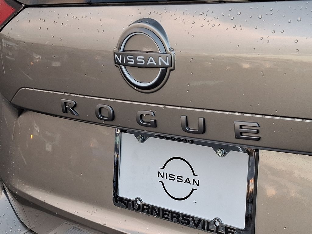 2025 Nissan Rogue Platinum 11